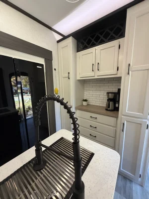 2025 VENTURE RV SPORTTREK 5 TOURING EDITION photo 16