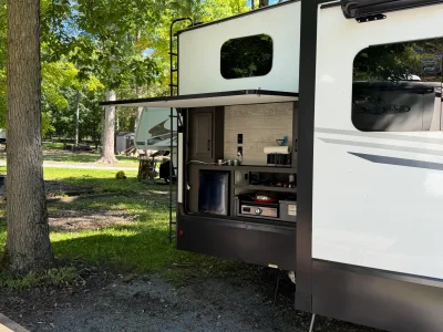 2025 VENTURE RV SPORTTREK 5 TOURING EDITION photo 3