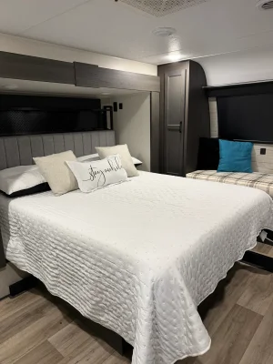2025 VENTURE RV SPORTTREK 5 TOURING EDITION photo 9