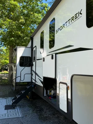 2025 VENTURE RV SPORTTREK 5 TOURING EDITION photo 4
