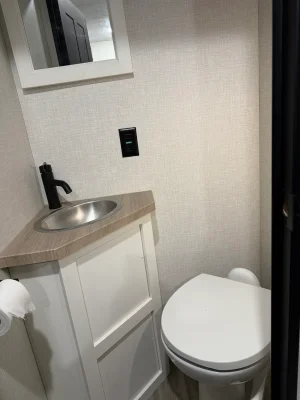 2025 VENTURE RV SPORTTREK 5 TOURING EDITION photo 21