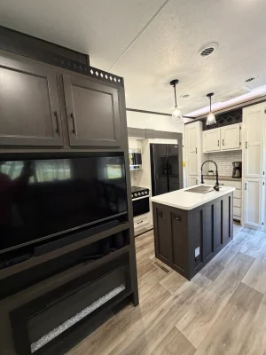 2025 VENTURE RV SPORTTREK 5 TOURING EDITION photo 14