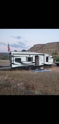 2019 RAGE'N FRONT BED photo 2