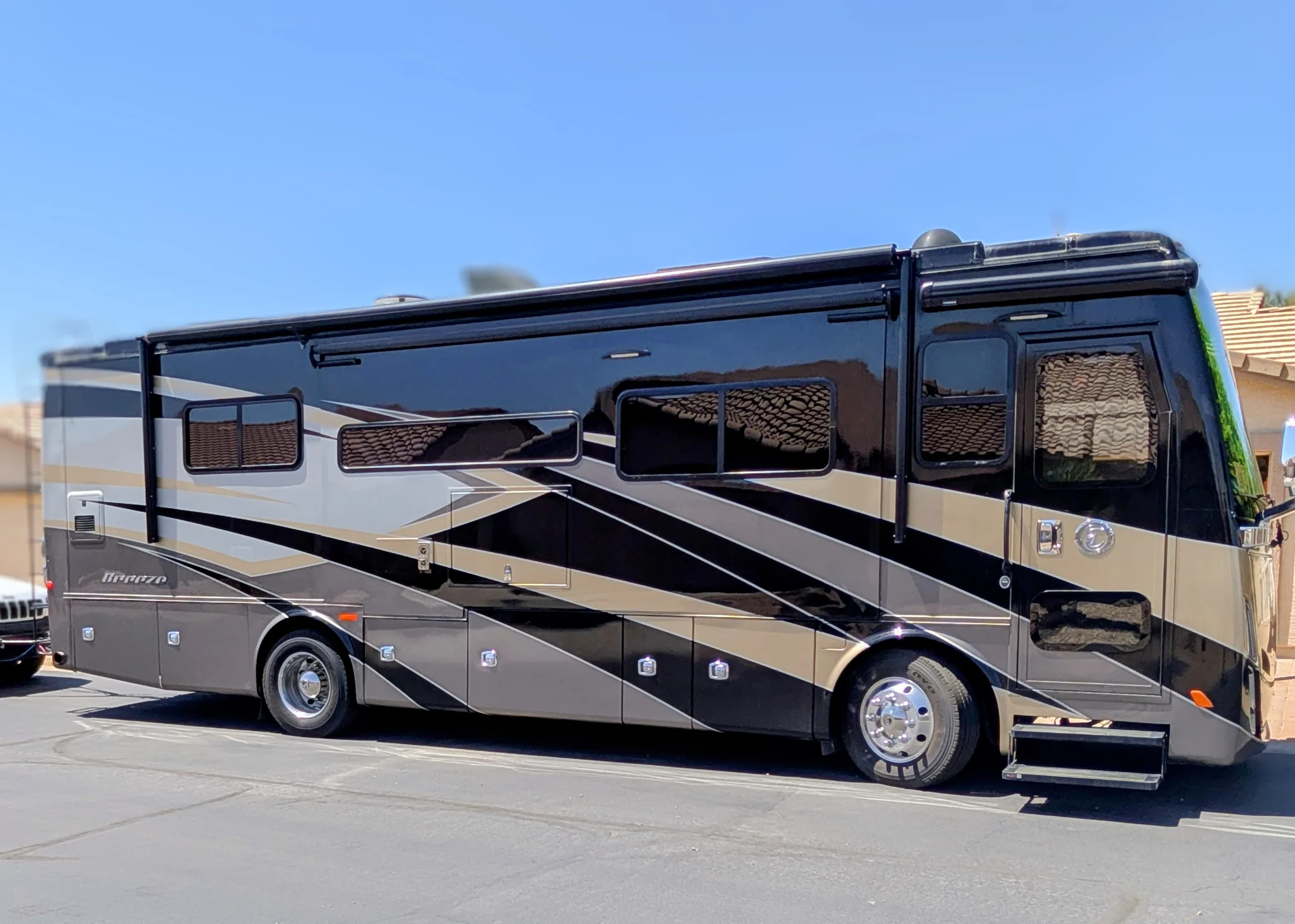 2020 TIFFIN MOTORHOMES ALLEGRO BREEZE exterior