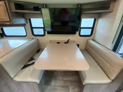 2022 Winnebago Sunstar photo 25