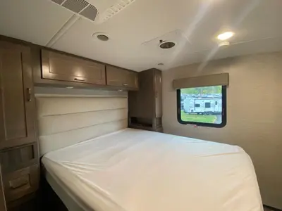 2022 Winnebago Sunstar photo 38