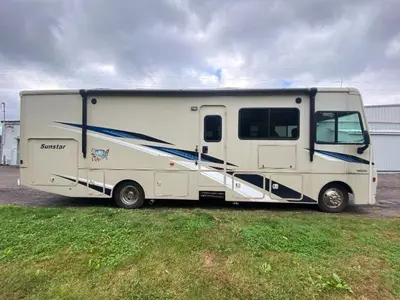 2022 Winnebago Sunstar photo 13