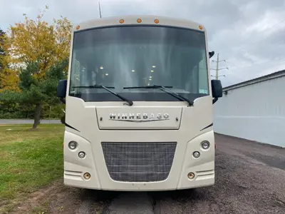 2022 Winnebago Sunstar photo 2