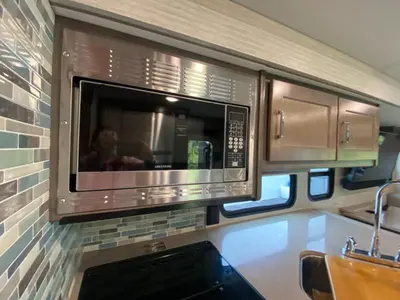 2022 Winnebago Sunstar photo 31