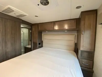 2022 Winnebago Sunstar photo 41