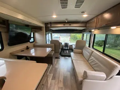 2022 Winnebago Sunstar photo 19