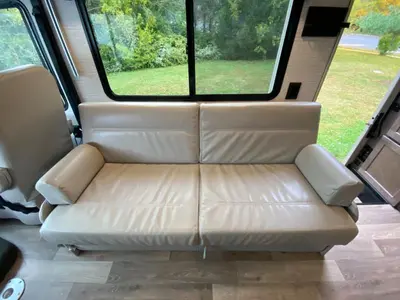 2022 Winnebago Sunstar photo 23