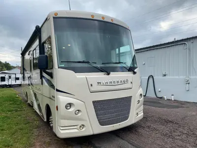 2022 Winnebago Sunstar photo 3