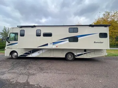 2022 Winnebago Sunstar photo 7