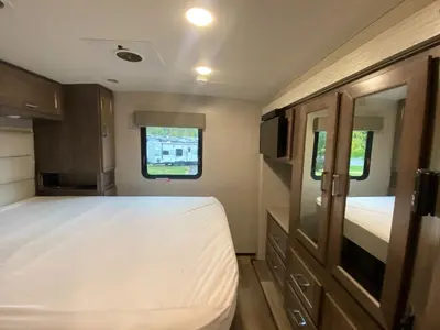 2022 Winnebago Sunstar photo 39