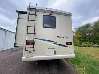 2022 Winnebago Sunstar photo 9
