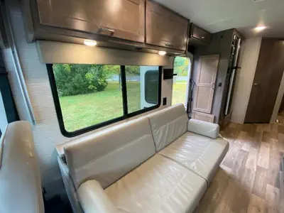 2022 Winnebago Sunstar photo 22