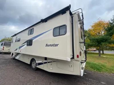 2022 Winnebago Sunstar photo 8