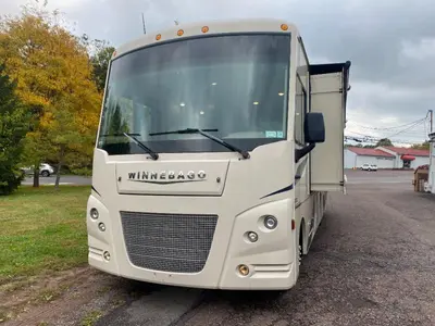 Used 2022 Winnebago Sunstar 31B