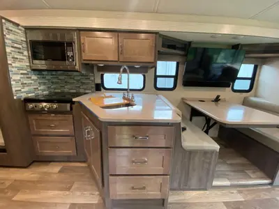 2022 Winnebago Sunstar photo 16