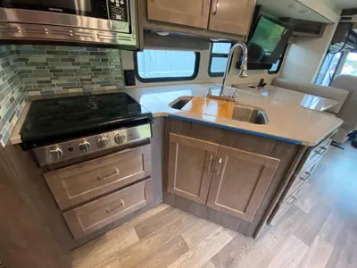 2022 Winnebago Sunstar photo 32