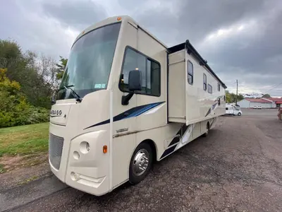2022 Winnebago Sunstar photo 4