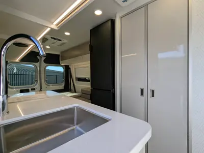2027 Thor Motor Coach Tellaro photo 15