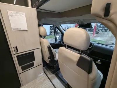 2027 Winnebago Elora photo 9