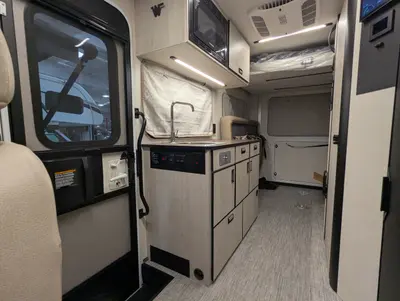 2027 Winnebago Elora photo 18