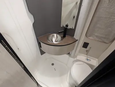 2027 Winnebago Elora photo 24