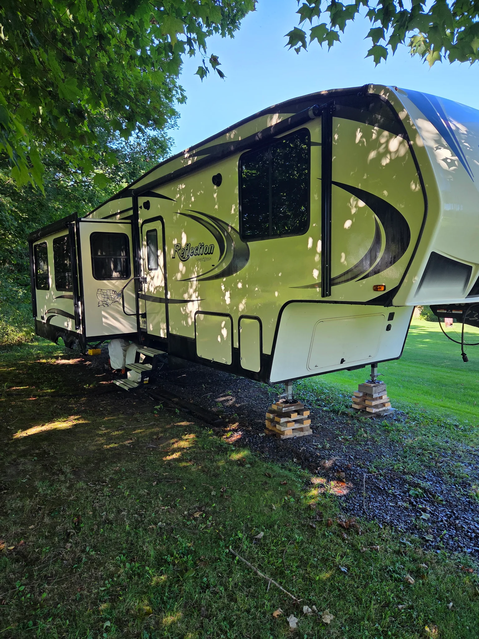 2019 GRAND DESIGN REFLECTION 150 SERIES exterior