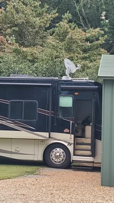 2009 TIFFIN MOTORHOMES PHAETON photo 2