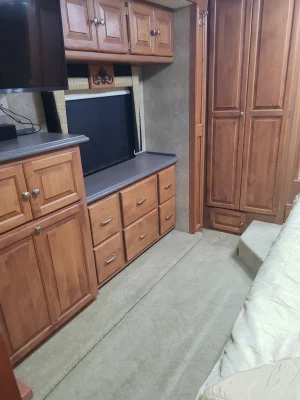 2009 TIFFIN MOTORHOMES PHAETON photo 24
