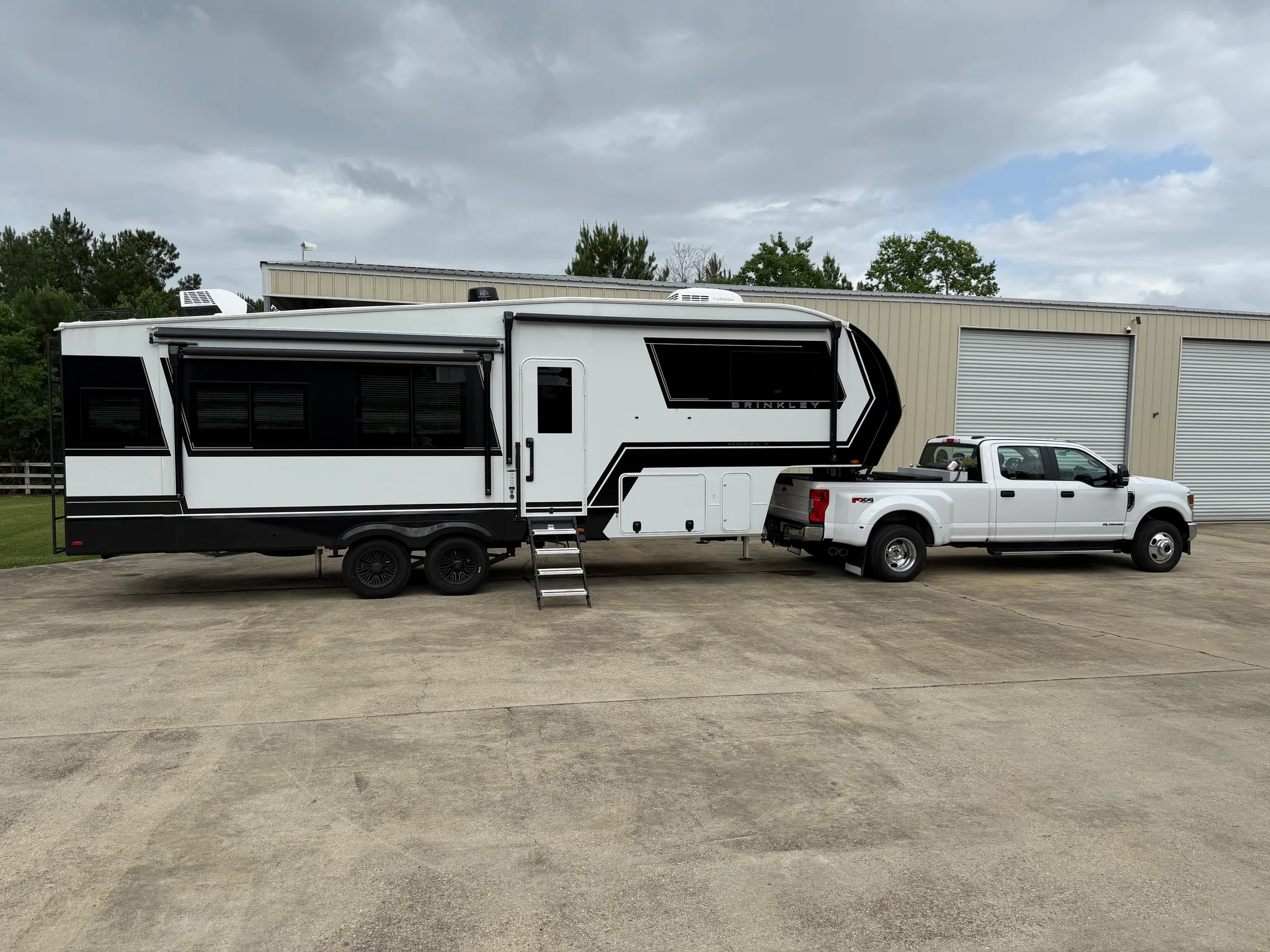 2025 BRINKLEY MODEL Z exterior