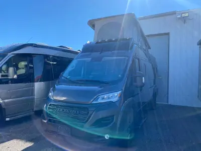 2025 Airstream Rangeline photo 3