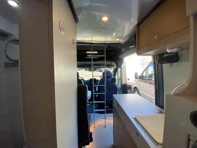 2025 Airstream Rangeline photo 30
