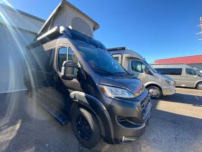 2025 Airstream Rangeline photo 8