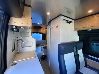 2025 Airstream Rangeline photo 14