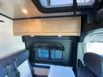 2025 Airstream Rangeline photo 17
