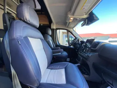 2025 Airstream Rangeline photo 10