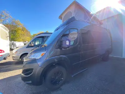 2025 Airstream Rangeline photo 4