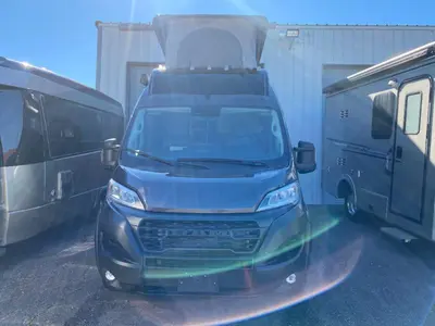 2025 Airstream Rangeline photo 2