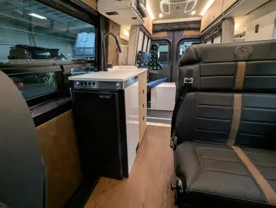 2027 Storyteller Overland Darkmode photo 19