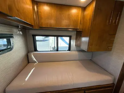 2020 Tiffin Motorhomes Wayfarer photo 40