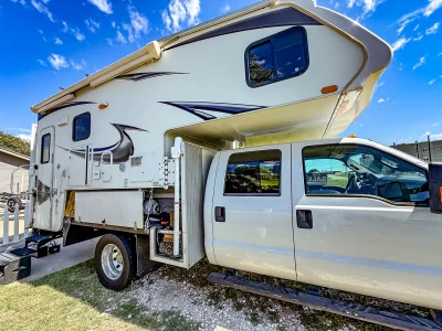 2012 LANCE 1172 TRUCK CAMPER photo 4