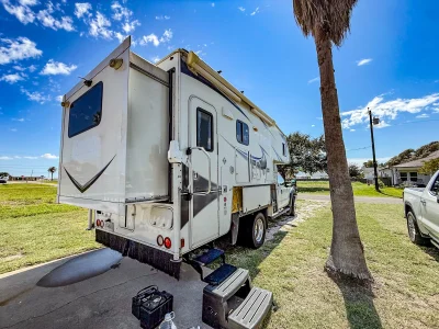 2012 LANCE 1172 TRUCK CAMPER photo 5