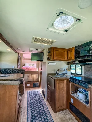 2012 LANCE 1172 TRUCK CAMPER photo 12