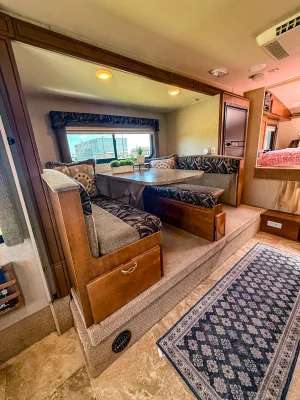 2012 LANCE 1172 TRUCK CAMPER photo 13