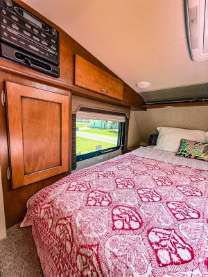 2012 LANCE 1172 TRUCK CAMPER photo 17