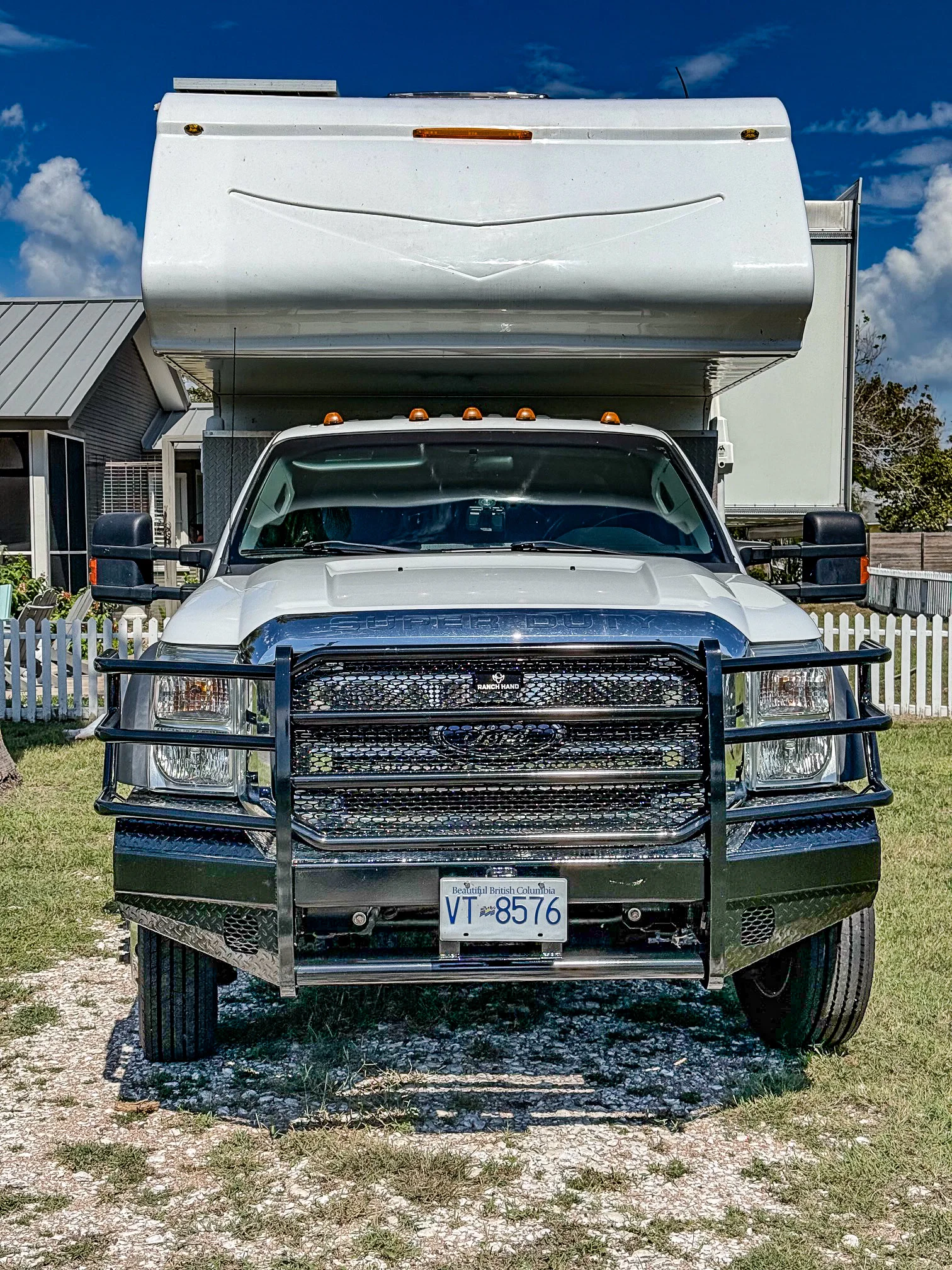 2012 LANCE 1172 TRUCK CAMPER exterior